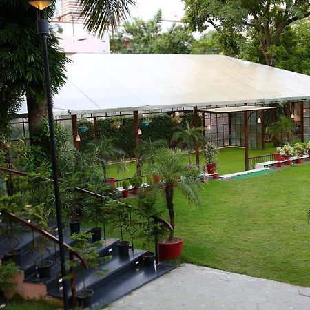 Inderlok Hotel Dehradun Exterior photo